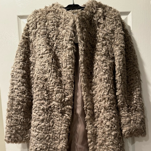 H&M Faux Fur Beige Coat NWT - Picture 2 of 4